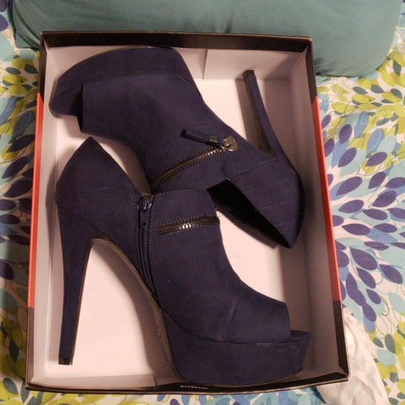 Shoes - Picture 8 of 8